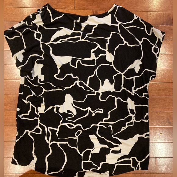 Size M black and white print shirt - Picture 2 of 4